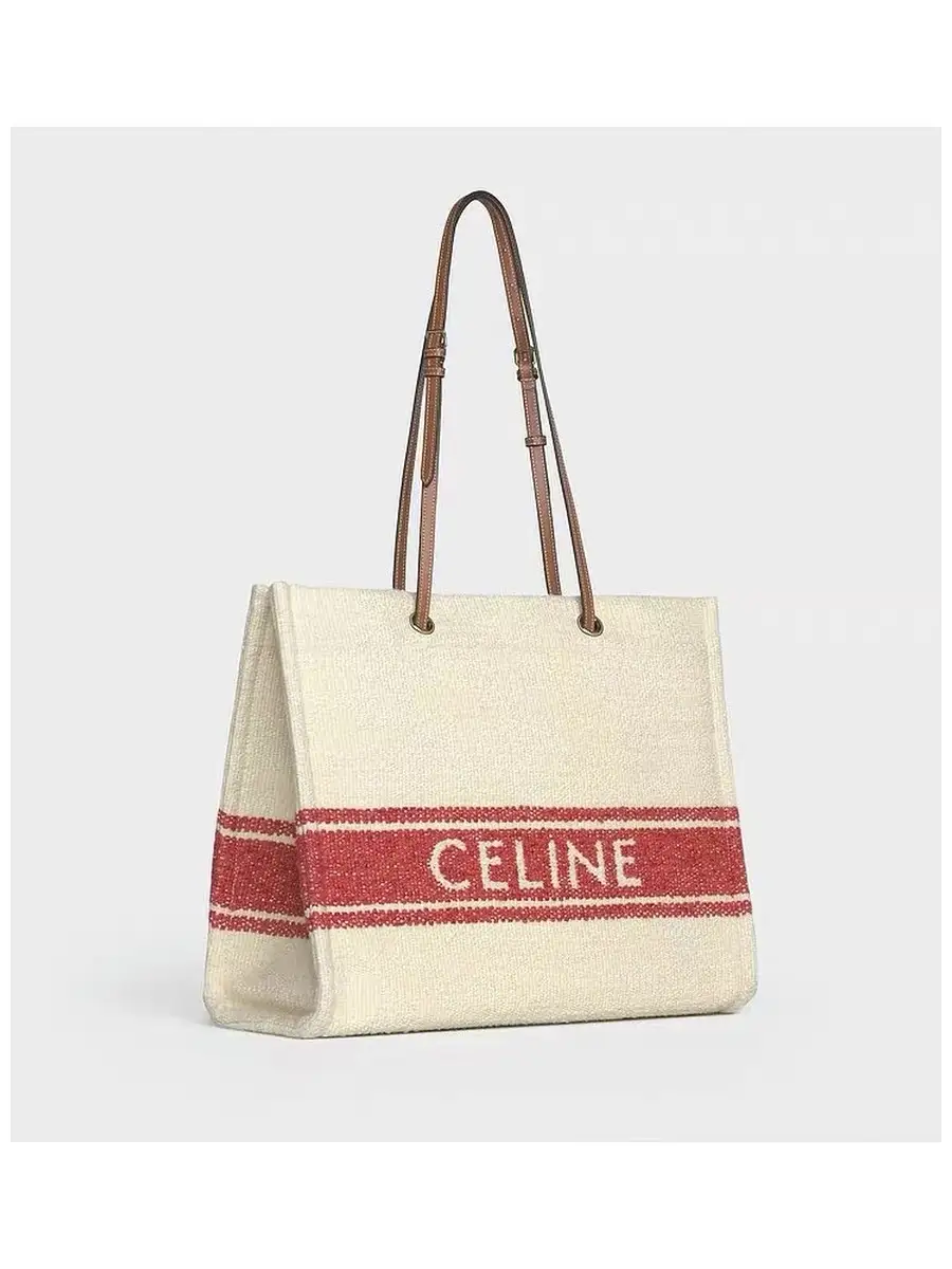 Celine official. Сумки селин дион. Сумки стайл. Сумка celine paris через плечо. Celine trapeze.