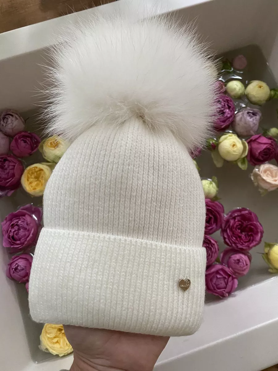 Вязаная шапочка с цветком для девочки купить в бутике Шупетт