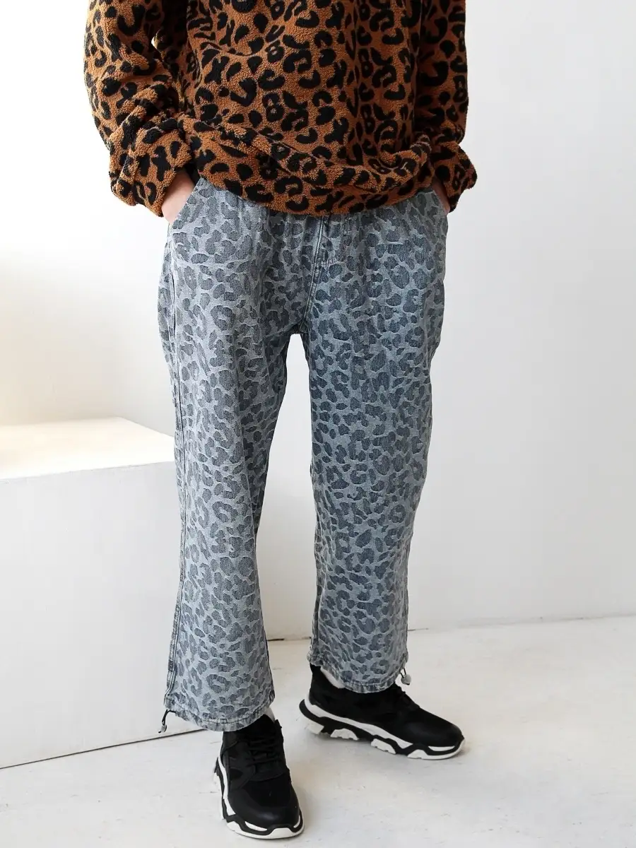 джинсы с леопардовым принтом