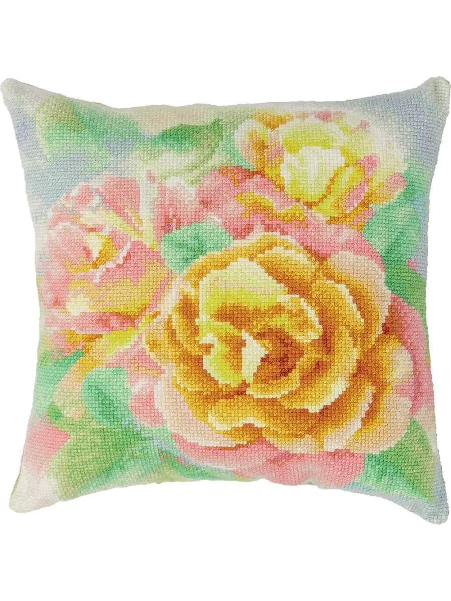 Подушка с вышивкой «Венок из роз»