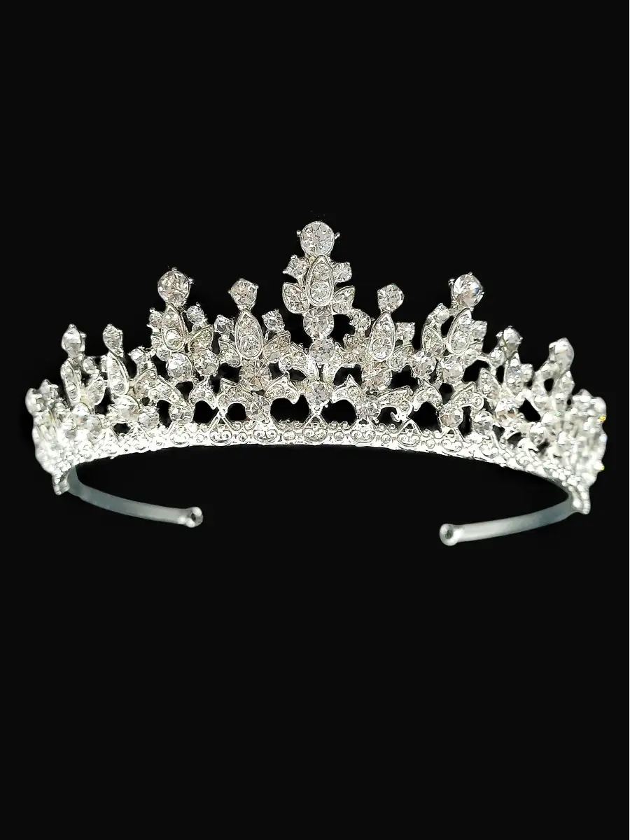 Для маленькой принцессы — корона из синельной проволоки
