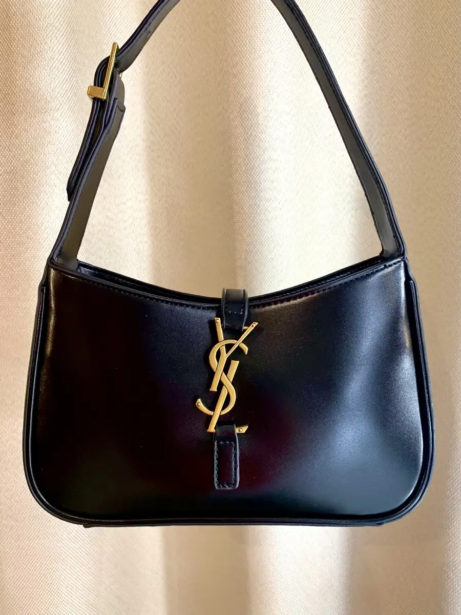 Плюшевая сумка багет. Сумка багет 2021 шейн. Сумка багет шейн. Сумка с коровьим принтом. Сумка багет 2022.