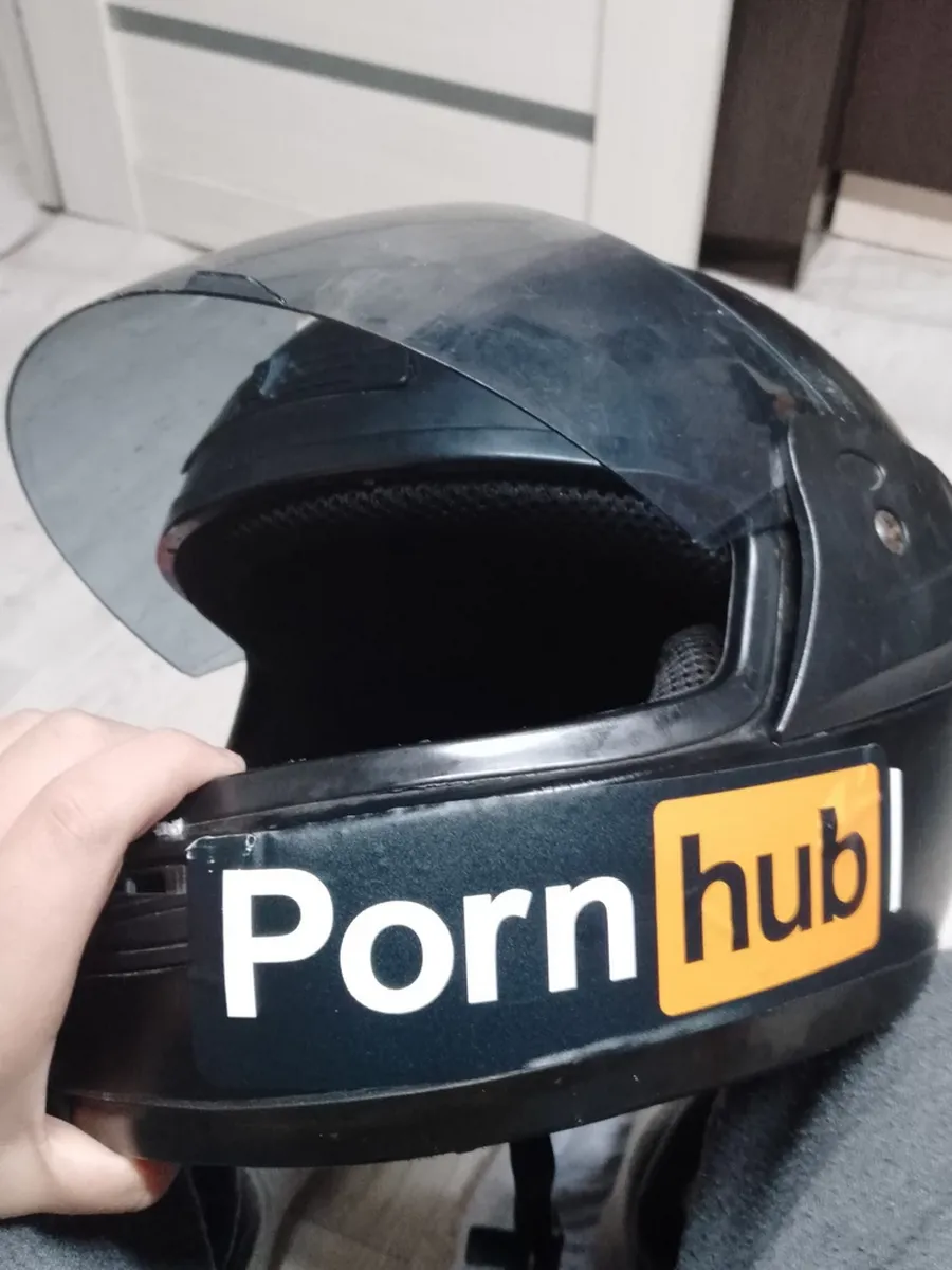 Наклейка на авто PornHub, Fake Taxi, Brazzers, 18х15 см NakleikaShop  54089122 купить за 310 ₽ в интернет-магазине Wildberries