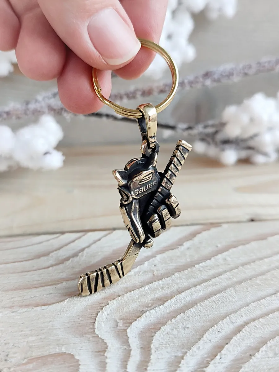 Брелок Хоккейная клюшка в перчатке