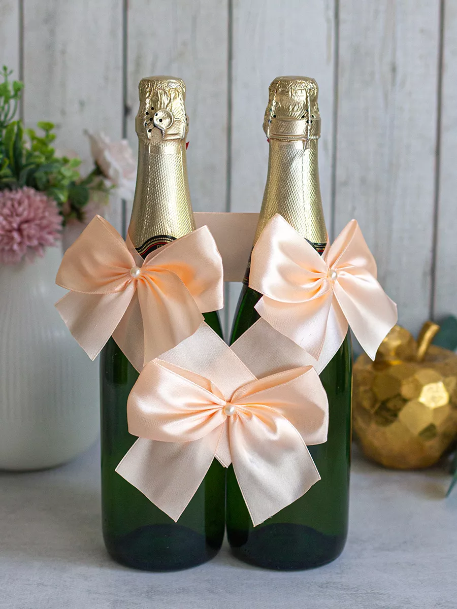 Украшения на бутылки шампанского на свадьбу фото